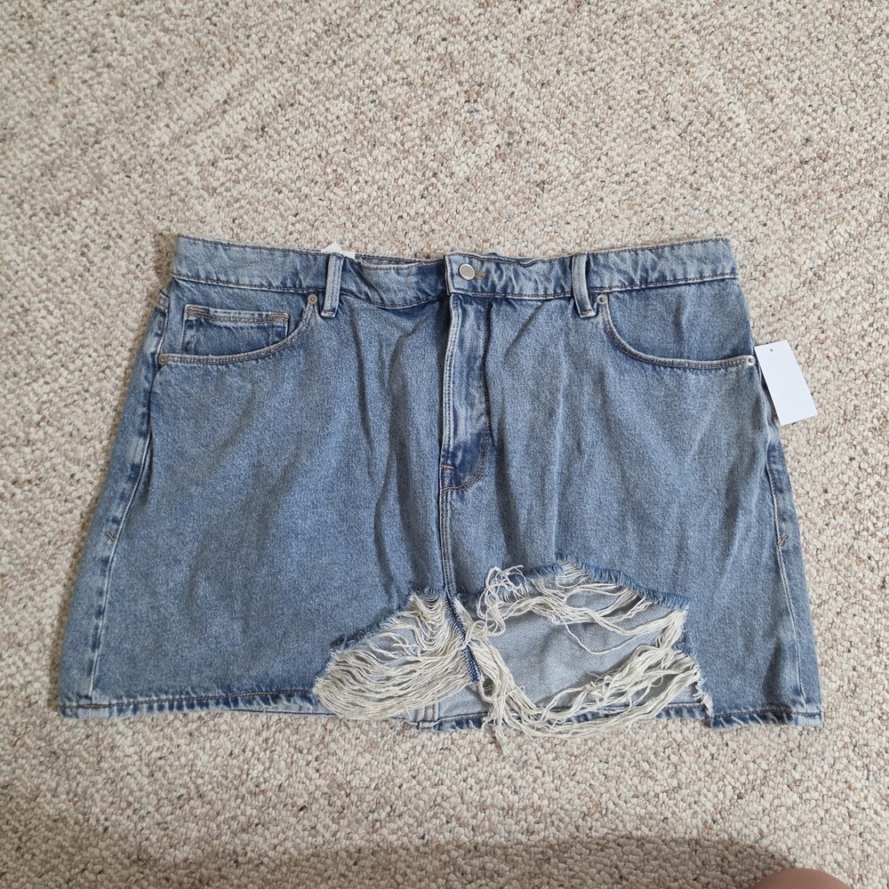 Good American Shredded Distressed Denim Mini Skirt Medium‎ Wash Women's Size 18